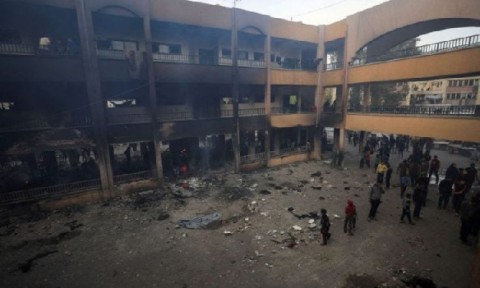 إسرائيل تقر بقتل 10 نازحين فلسطينيين بقصف مدرسة بمدينة غزة وتزعم أنها كانت تضم عناصر من “حماس” و”الجهاد الإسلامي” إسرائيل تقر بقتل 10 نازحين فلسطينيين بقصف مدرسة بمدينة غزة وتزعم أنها كانت تضم عناصر من “حماس” و”الجهاد الإسلامي”