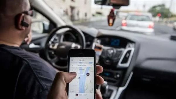 كباتن النقل الذكي يطلبون رفع التسعيرة ويشكون الشركات كباتن النقل الذكي يطلبون رفع التسعيرة ويشكون الشركات