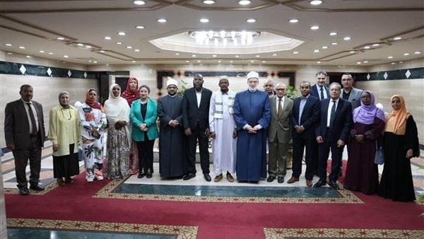 وكيل الأزهر: المرأة أكثر حظًا في الإسلام لمن يفهم الأحكام التشريعية لا لمن يلعب على المشاعر وكيل الأزهر: المرأة أكثر حظًا في الإسلام لمن يفهم الأحكام التشريعية لا لمن يلعب على المشاعر