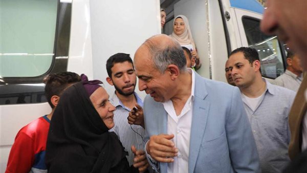 محافظ المنيا  يوافق على طلب سيدة لأداء مناسك العمرة