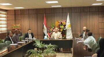 "وحدة مكافحة الآفات المنزلية" تشارك فى تجميل الحرم الجامعى بأسيوط