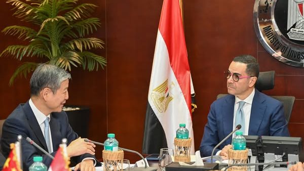 وزير الاستثمار يلتقي مسؤولي شركة يونيلفر مشرق لاستعراض مشروعات الشركة بالسوق المصري وزير الاستثمار يلتقي مسؤولي شركة يونيلفر مشرق لاستعراض مشروعات الشركة بالسوق المصري