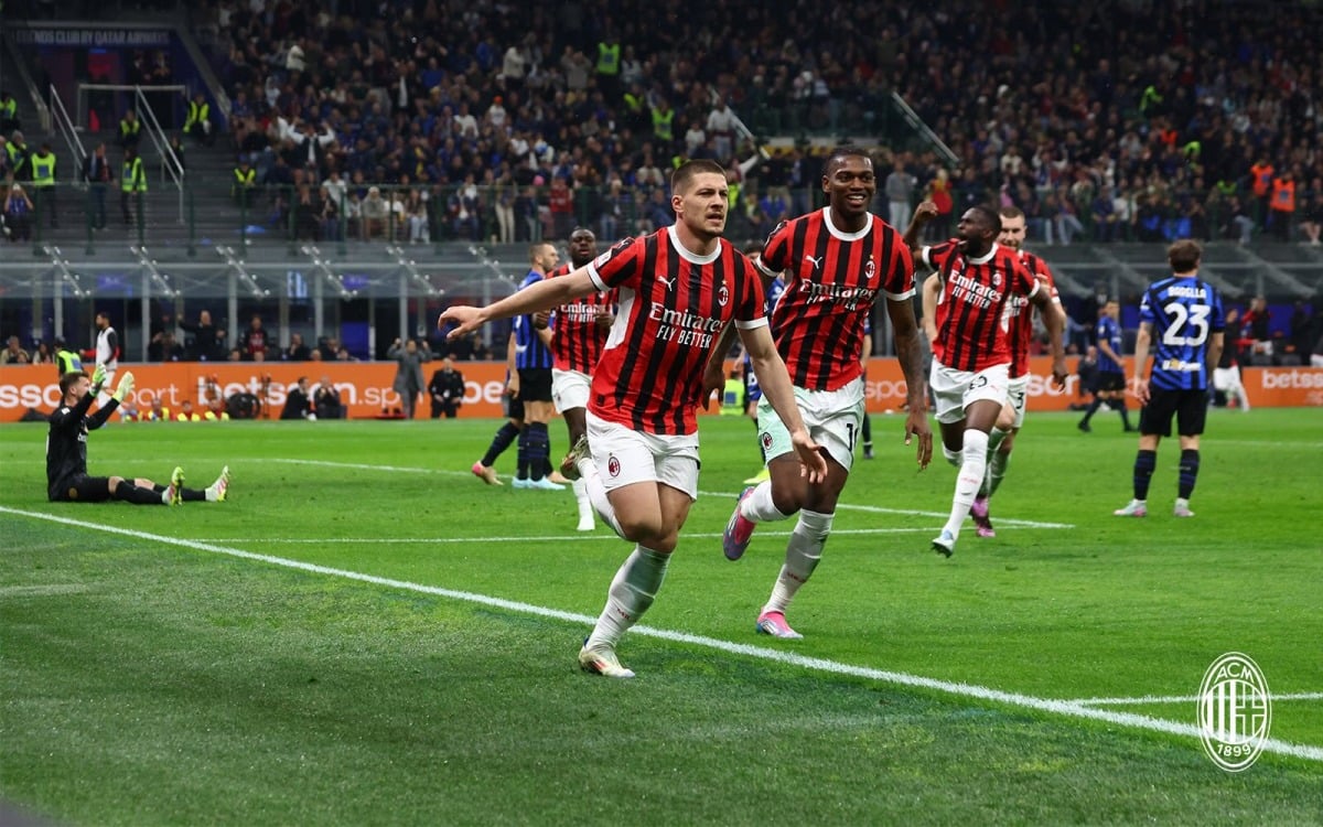 ميلان يتأهل إلى نهائي كأس إيطاليا على حساب إنتر