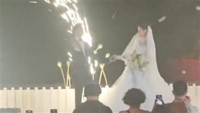 بيرقصوا على أغنية للجسمي.. أول ظهور لـ ليلى زاهر وهشام جمال من حفل زفافهم بيرقصوا على أغنية للجسمي.. أول ظهور لـ ليلى زاهر وهشام جمال من حفل زفافهم