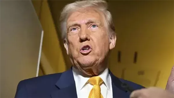 ترامب: لقاء محتمل مع بوتين قريبًا.. واتفاق لوقف الحرب ينتظر توقيع زيلينسكي ترامب: لقاء محتمل مع بوتين قريبًا.. واتفاق لوقف الحرب ينتظر توقيع زيلينسكي