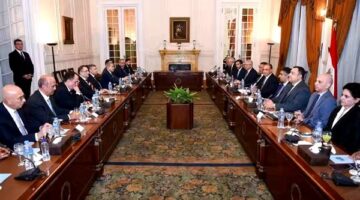 وزير الخارجية والهجرة يستقبل أعضاء مجلس التعاون المصري الكويتي