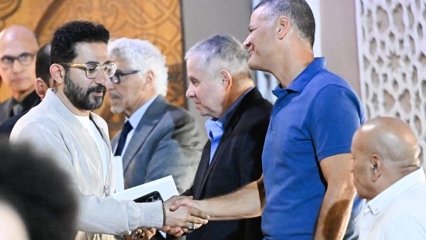 أحمد حلمي وإيناس جوهر في عزاء زوج الإعلامية سناء منصور | صور أحمد حلمي وإيناس جوهر في عزاء زوج الإعلامية سناء منصور | صور