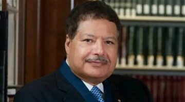 من المطار إلى نوبل.. حين لخص أحمد زويل سر النجاح في "لحظة وداع"