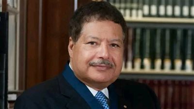 من المطار إلى نوبل.. حين لخص أحمد زويل سر النجاح في "لحظة وداع" من المطار إلى نوبل.. حين لخص أحمد زويل سر النجاح في "لحظة وداع"
