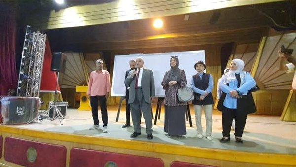 مدير تعليم الأقصر يعلن تبرع معلم بـ15 ألف جنيه ورحلة عمرة لأوائل الجمهورية مدير تعليم الأقصر يعلن تبرع معلم بـ15 ألف جنيه ورحلة عمرة لأوائل الجمهورية