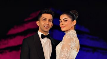 بدموع الفرح.. ليلى أحمد زاهر في فستان زفاف راقٍ