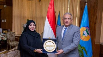 رئيس جامعة طنطا يتسلم درع المجلس العربي للتدريب والإبداع الطلابي