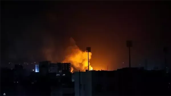 اليمن.. 3 غارات أمريكية على مواقع للحوثيين بمحيط مدينة صعدة اليمن.. 3 غارات أمريكية على مواقع للحوثيين بمحيط مدينة صعدة