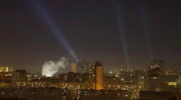 أوكرانيا: إصابة 21 شخصا في القصف الصاروخي الروسي على كييف