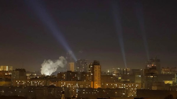 أوكرانيا: إصابة 21 شخصا في القصف الصاروخي الروسي على كييف أوكرانيا: إصابة 21 شخصا في القصف الصاروخي الروسي على كييف