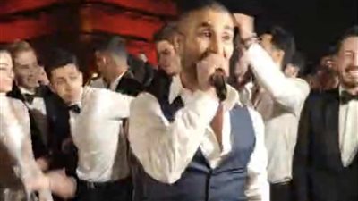 هشام جمال يغير كلمات أغنية اختياراتي مدمرة حياتي إلى اختياراتي مظبطة حياتي في حفل زفافه على ليلى زاهر هشام جمال يغير كلمات أغنية اختياراتي مدمرة حياتي إلى اختياراتي مظبطة حياتي في حفل زفافه على ليلى زاهر