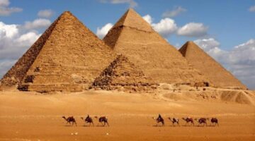 حاجة غريبة.. زاهى حواس يرد على خرافة دفن السيد المسيح تحت الهرم