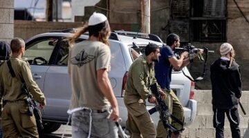 فلسطين.. مستعمرون يضرمون النار في خيام وحظائر ماشية في بردلة بالأغوار الشمالية
