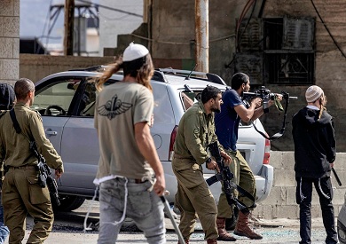 فلسطين.. مستعمرون يضرمون النار في خيام وحظائر ماشية في بردلة بالأغوار الشمالية فلسطين.. مستعمرون يضرمون النار في خيام وحظائر ماشية في بردلة بالأغوار الشمالية