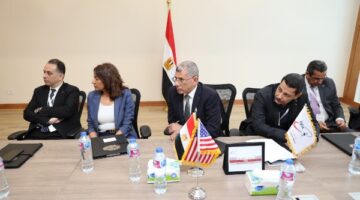 لتعزيز آفاق التعاون.. الرئيس التنفيذي لوكالة الفضاء المصرية يلتقي السفيرة الأمريكية