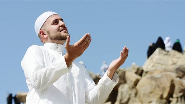 ما حكم الحج والعمرة عن متوفيين اثنين في رحلة واحدة؟