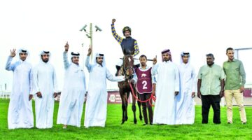 مضمار العقدة يشهد سباق الخيل على كأس الختام