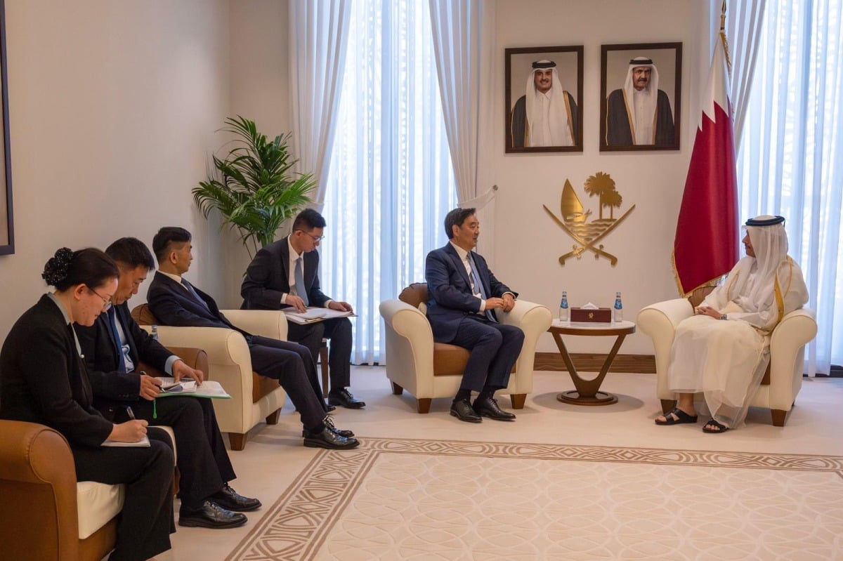 رئيس مجلس الوزراء وزير الخارجية يستقبل مبعوث الحكومة الصينية الخاص للشرق الأوسط رئيس مجلس الوزراء وزير الخارجية يستقبل مبعوث الحكومة الصينية الخاص للشرق الأوسط