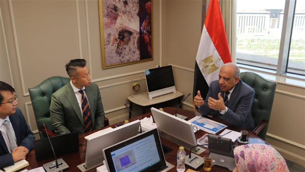 وزير الكهرباء يبحث مع «ستيت جريد» الصينية التوسع في مشروعات الطاقة المتجددة وتخزين الكهرباء وزير الكهرباء يبحث مع «ستيت جريد» الصينية التوسع في مشروعات الطاقة المتجددة وتخزين الكهرباء