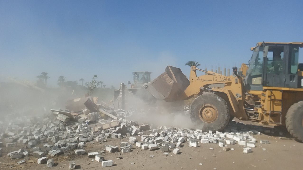 إزالة مخالفتي بناء بالزقازيق ومنيا القمح.. والأشموني يؤكد على فرض هيبة الدولة بأراضيها إزالة مخالفتي بناء بالزقازيق ومنيا القمح.. والأشموني يؤكد على فرض هيبة الدولة بأراضيها