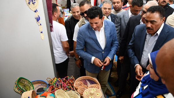 وزير الشباب ومحافظي شمال سيناء ومطروح يفتتحون معرضا للمنتجات الحرفية وزير الشباب ومحافظي شمال سيناء ومطروح يفتتحون معرضا للمنتجات الحرفية