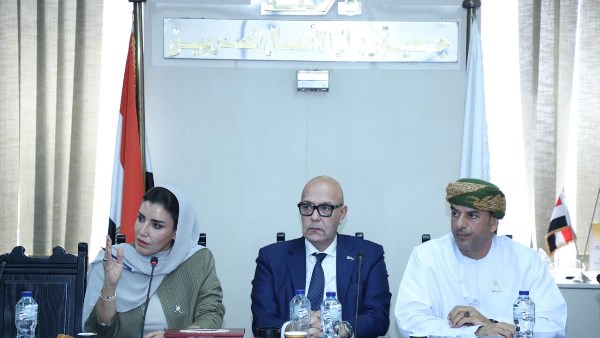 التعاون الخليجي بجمعية رجال الأعمال تعقد لقاءً موسعًا مع وفد غرفة تجارة عمان محافظة الشرقية التعاون الخليجي بجمعية رجال الأعمال تعقد لقاءً موسعًا مع وفد غرفة تجارة عمان محافظة الشرقية