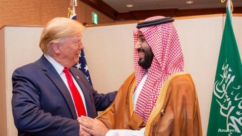 ترامب يستعد لعرض حزمة من صفقات الأسلحة على السعودية تتجاوز قيمتها 100 مليار دولار خلال زيارته للمملكة ترامب يستعد لعرض حزمة من صفقات الأسلحة على السعودية تتجاوز قيمتها 100 مليار دولار خلال زيارته للمملكة
