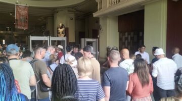 التذكرة بـ550 جنيهًا للسائحين الأجانب.. إقبال كبير من الزائرين على المتحف المصري بالتحرير| صور