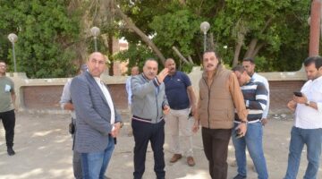 محافظ أسيوط يتفقد مدخل قرية منقباد