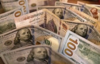 الجنيه المصري يستعيد عافيته أمام الدولار مع تباطؤ تخارج الأجانب