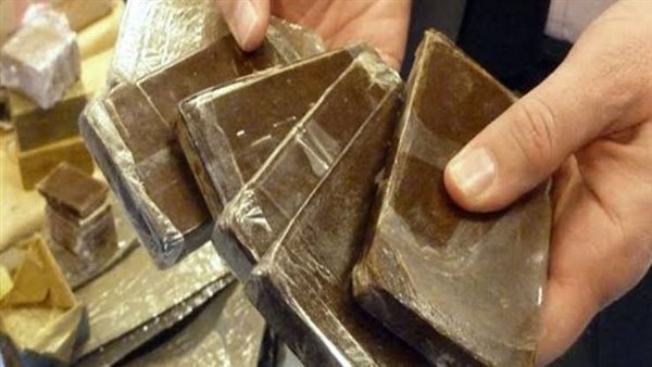 ضبط شخص بالقاهرة يروّج للحشيش عبر مواقع التواصل الاجتماعي ضبط شخص بالقاهرة يروّج للحشيش عبر مواقع التواصل الاجتماعي
