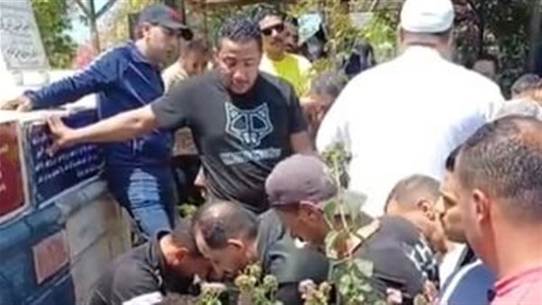 المئات من بورسعيد يشيعون جثمان شاب لقي مصرعه غرقًا خلال محاولة إنقاذه فتاة| بث مباشر المئات من بورسعيد يشيعون جثمان شاب لقي مصرعه غرقًا خلال محاولة إنقاذه فتاة| بث مباشر