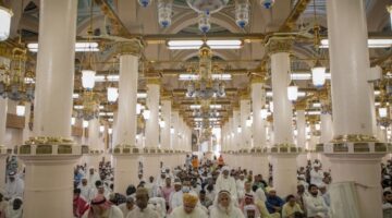 ظلم الناس وأكل حقوقهم.. خطيب المسجد النبوي يحذر من الإفلاس يوم القيامة