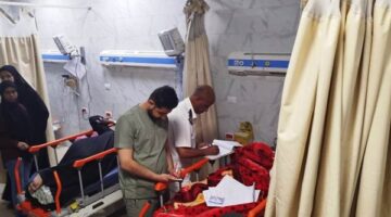 أسوان: تقديم الرعاية الطبية لـ50 مصاب من الأشقاء السودانيين بحادث انقلاب أتوبيس