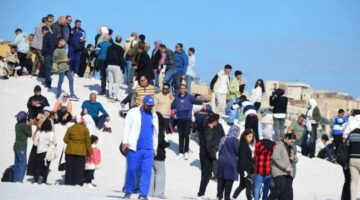 جبال الملح ببورفؤاد تجذب الزوار خلال عطلة نهاية الأسبوع