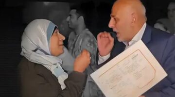 “أبوس إيدك سيبيني”.. لحظة انفعال جمال سليمان على معجبة