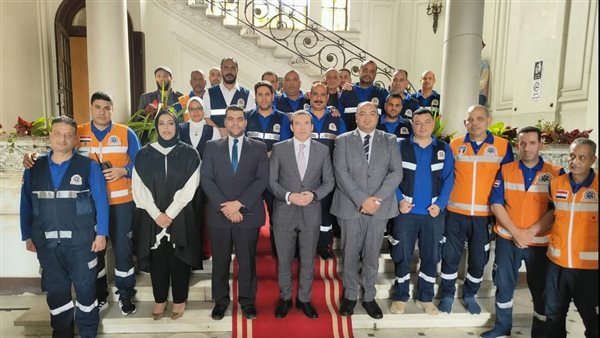 رئيس «الإسعاف» يبحث مع محافظ الإسكندرية زيادة التغطية وتطوير مبنى كوم الدكة رئيس «الإسعاف» يبحث مع محافظ الإسكندرية زيادة التغطية وتطوير مبنى كوم الدكة