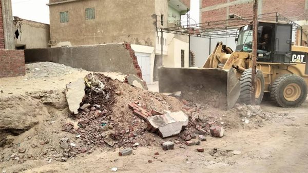 الإسماعيلية تواصل أعمال إزالة المخالفات والإشغالات بقرية نفيشة الإسماعيلية تواصل أعمال إزالة المخالفات والإشغالات بقرية نفيشة