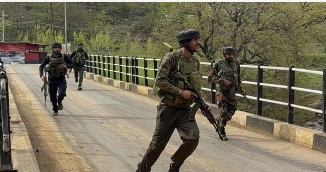 سفير مصر بـ نيودلهي ينقل رسالة تعازي وزير الخارجية لنظيره الهندي في ضحايا كشمير سفير مصر بـ نيودلهي ينقل رسالة تعازي وزير الخارجية لنظيره الهندي في ضحايا كشمير