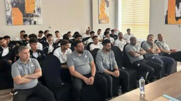 اجتماع تنسيقي للكاف مع المنتخب الوطني تحت 20 عامًا قبل انطلاق كأس الأمم