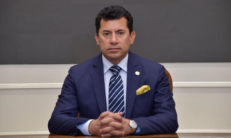 وزير الرياضة يتفقد استاد القاهرة قبل مواجهة الأهلي وصن داونز وزير الرياضة يتفقد استاد القاهرة قبل مواجهة الأهلي وصن داونز