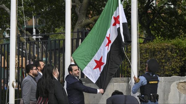 لأول مرة.. رفع العلم السوري الجديد في مقر الأمم المتحدة لأول مرة.. رفع العلم السوري الجديد في مقر الأمم المتحدة