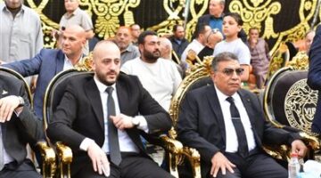 محافظ الدقهلية يقدم واجب العزاء في وفاة النائب ثروت فتح الباب عضو مجلس الشيوخ