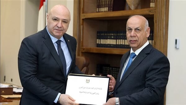 العراق يُسلم الرئيس اللبناني دعوة المشاركة في فعاليات القمة العربية بـ بغداد العراق يُسلم الرئيس اللبناني دعوة المشاركة في فعاليات القمة العربية بـ بغداد