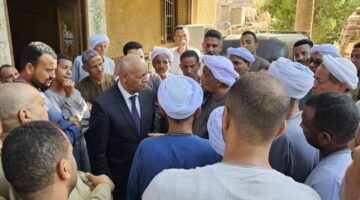 مصطفى بكري يشارك في مصالحة بين أبناء العمومة بقرية القلعة ويعقد جلسات استماع لاحتواء الأزمة في قنا